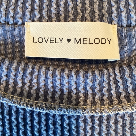 Lovely 🖤 Melody Blue and White Knit Sweater Women’s Size S/M - Picture 2 of 9